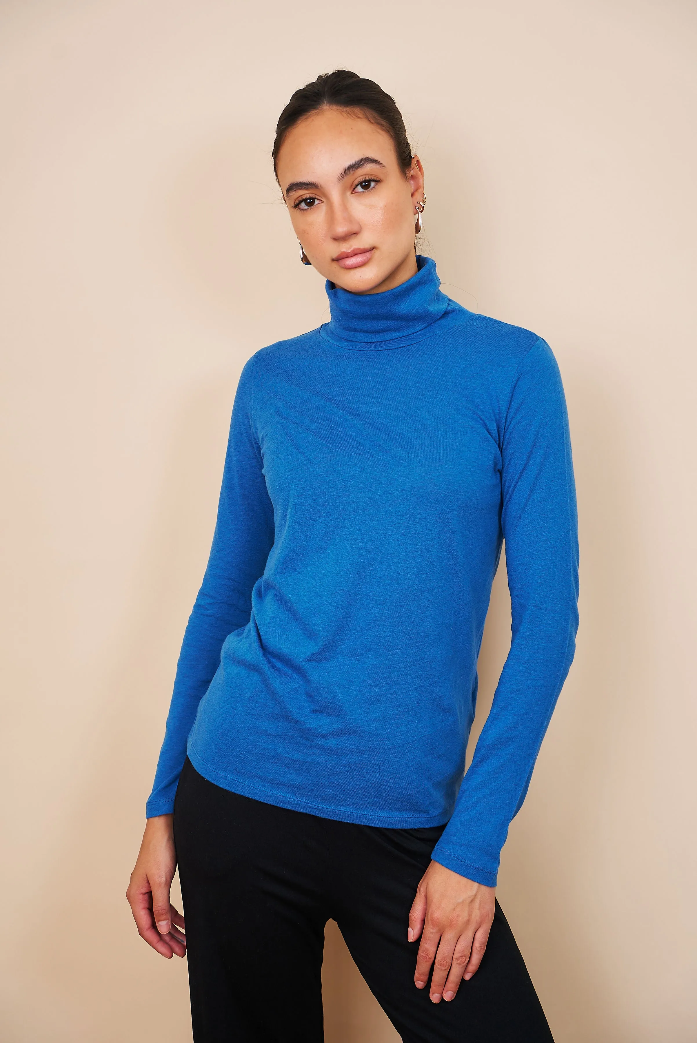 Majestic Cotton/Cashmere Long Sleeve Turtleneck in Bleu Roi/Royal Blue