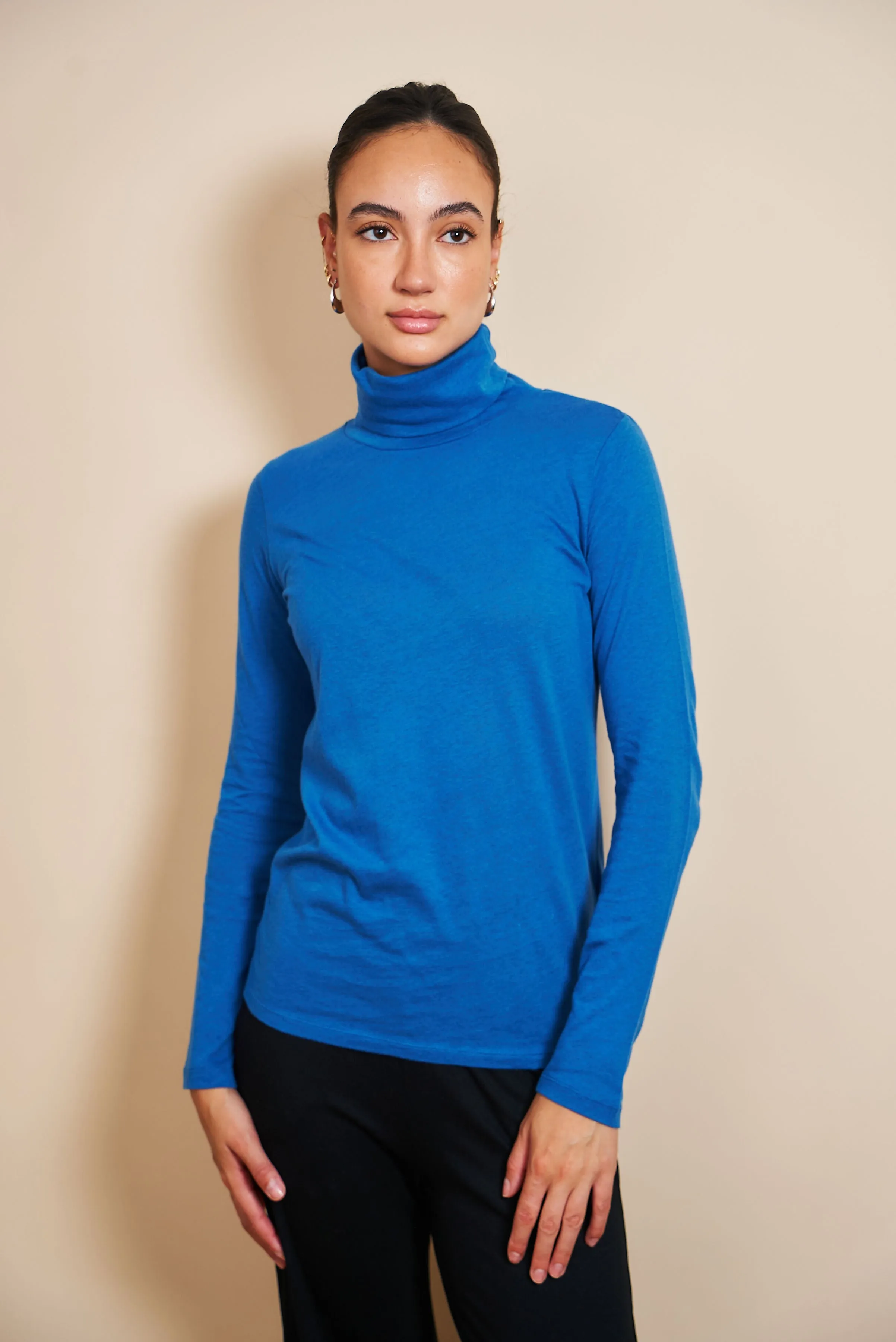 Majestic Cotton/Cashmere Long Sleeve Turtleneck in Bleu Roi/Royal Blue